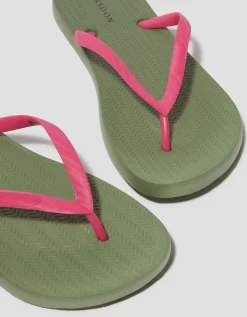 Lea Contrast Flip Flops Green